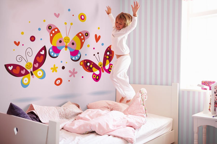 decorating a little girls bedroom wall murals and removable wall